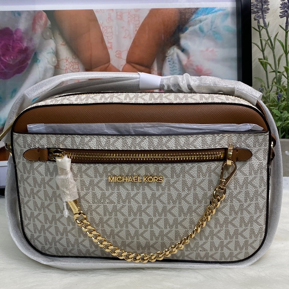 SOLD Michael Kors chain Crossbody - Picture 1 of 9
